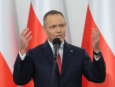 Miniatura: Spór o sędziów TK sięga nawet języka....