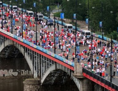 Miniatura: Ponad pół miliona kibiców na stadionach w...