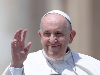 Tym papież Franciszek leczy kolano? Żart rozbawił wiernych