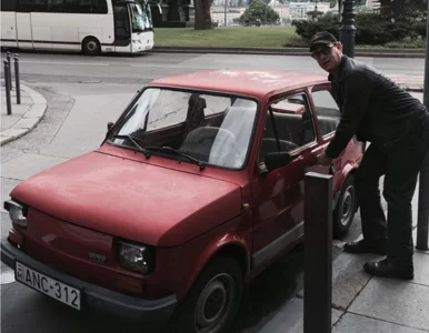 Miniatura: Tom Hanks jeździ "Maluchem"? To zdjęcie...