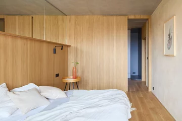 Mieszkanie z niebieską kuchnią, projekt Iva Hajkova Studio