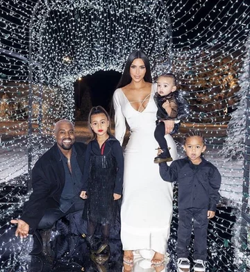 Świąteczne zdjęcia Kim Kardashian-West, Kanye Westa i ich dzieci 