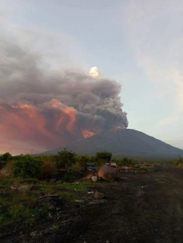 Erupcja wulkanu Agung 