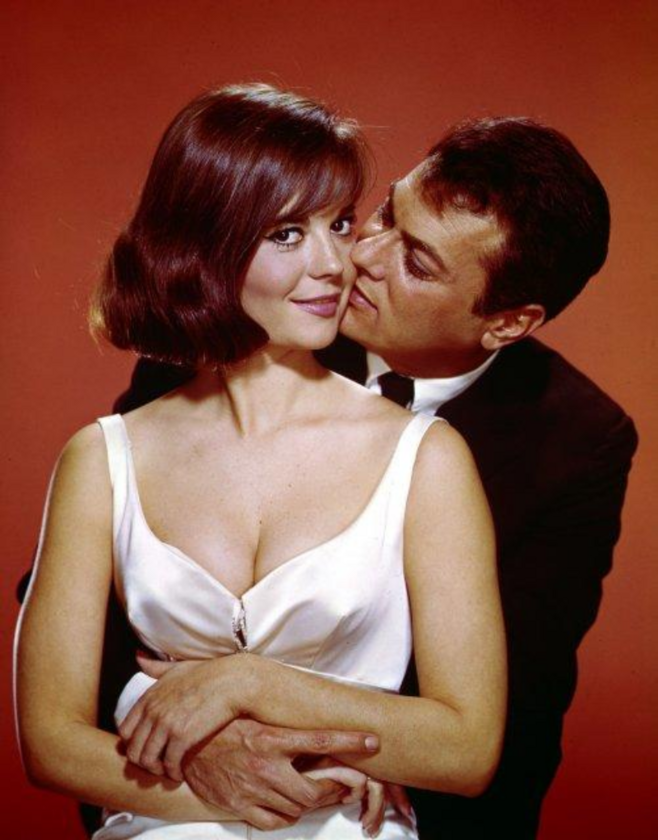 Natalie Wood w filmie „Samotna dziewczyna i seks” (1964) 