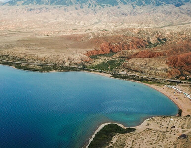 Miniatura: Zatopione miasto na dnie jeziora. To...