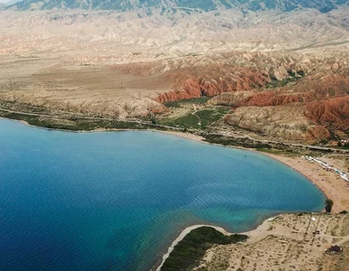 Miniatura: Zatopione miasto na dnie jeziora. To...