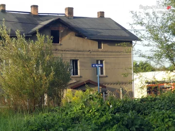 Zniszczenia po pożarze budynku w Łaziskach Górnych 