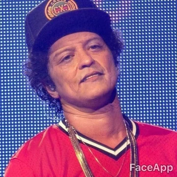 Bruno Mars postarzony przez FaceApp 