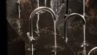 Instalacja GROHE SPA Aqua Sanctuary podczas Milan Design Week 2026 pokazuje, jak woda, światło i&nbsp;architektura tworzą nową definicję luksusowej przestrzeni wellness