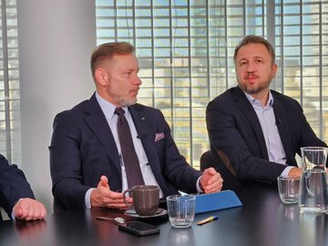 Prezes Polskiej Organizacji Turystycznej Rafał Szmytke i&nbsp;Jacek Janowski