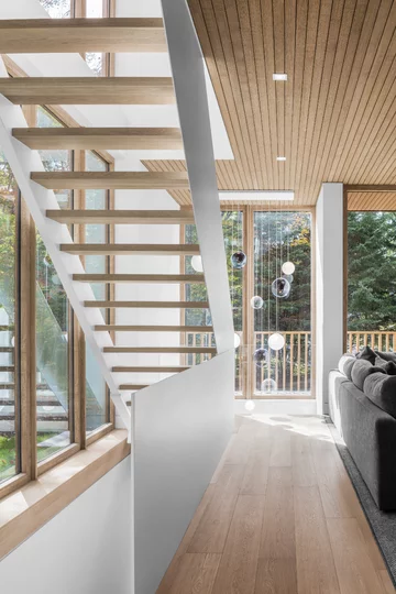 Drewniany dom w górach, projekt Thellend Fortin Architectes 