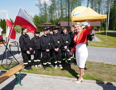 Miniatura: Proboszcz grozi ekskomuniką posłance PO....