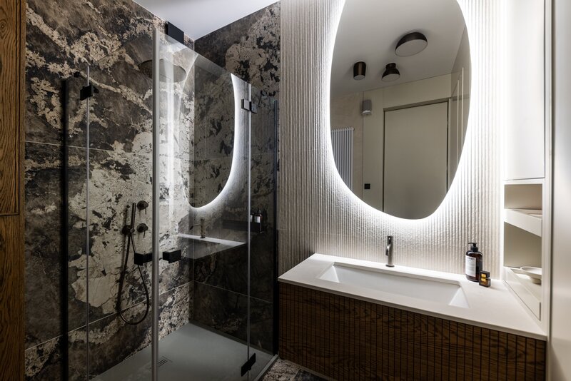 Apartament w&nbsp;Sea Towers w&nbsp;Gdyni &ndash; wnętrze, w&nbsp;kt&oacute;rym architektura subtelnie ustępuje miejsca spektaklowi natury i&nbsp;światła