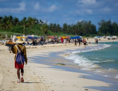 Miniatura: Polska ambasada ostrzega. Chodzi o podróże...