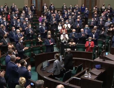 Miniatura: Posłowie przyjęli uchwałę w sprawie...