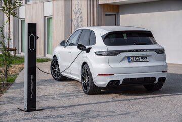 Porsche Cayenne Turbo S E-Hybrid i&nbsp;Porsche Cayenne Turbo S E-Hybrid Coup&eacute;