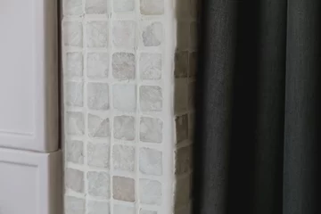 Śródziemnomorski klimat w pochmurnym Londynie, projekt Red Deer downloadfor.press, red deer