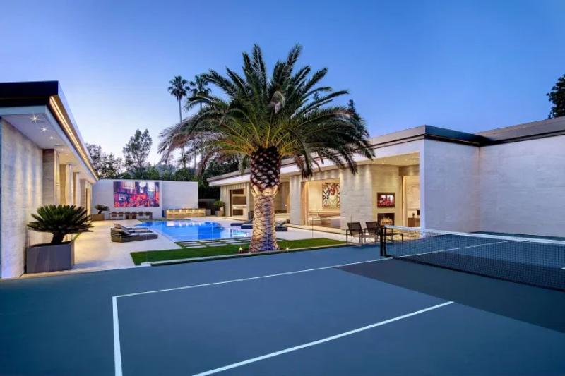 Dom Kylie Jenner w Holmby Hills w Los Angeles 