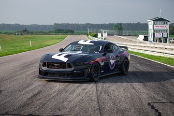 Ford Mustang Dark Horse R