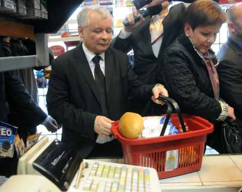 Miniatura: Kaczyński robi zakupy - cena cukru spada