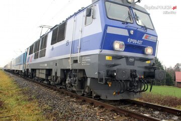 Auto miało kolizję z&nbsp;pociągiem Intercity