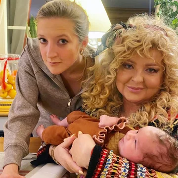 Magda Gessler Laura Gessler często dzieli się też fotkami ze swoją mamą. Tu trzy pokolenia na jednym zdjęciu.