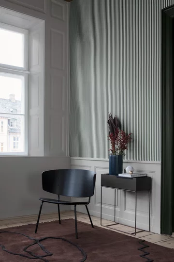 Aranżacja przedpokoju z wykorzystaniem mebli Ferm Living 