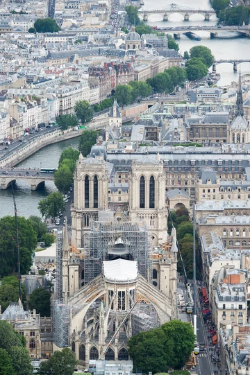 Odbudowa katedry Notre Dame 