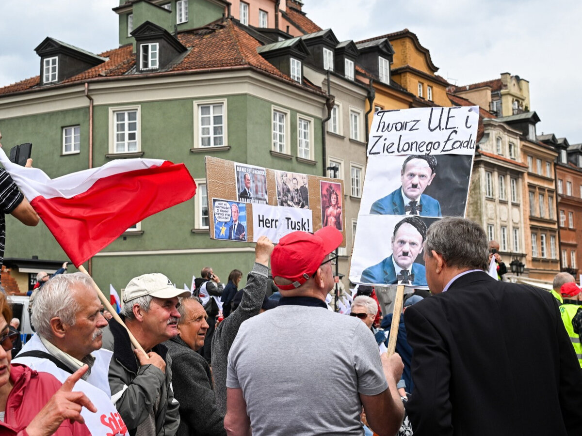 Transparenty na proteście rolników w Warszawie - galeria zdjęć
