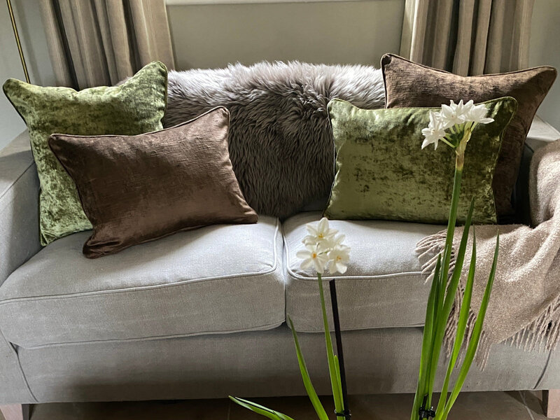 Wnętrza 2026 nie&nbsp;rezygnują z&nbsp;zieleni chartreuse, ale&nbsp;traktują go&nbsp;jak wyrafinowaną przyprawę