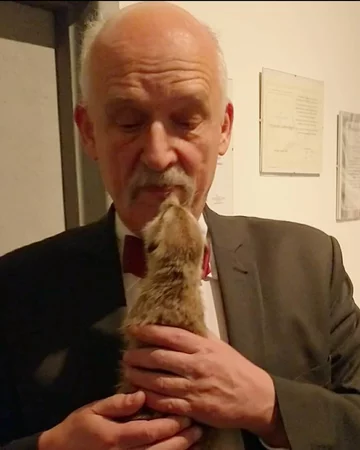 Janusz Korwin-Mikke ze zwierzętami 