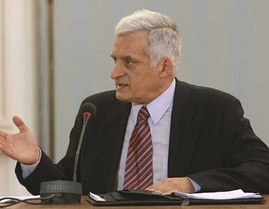Miniatura: Jerzy Buzek apeluje o przejrzyste śledztwo...