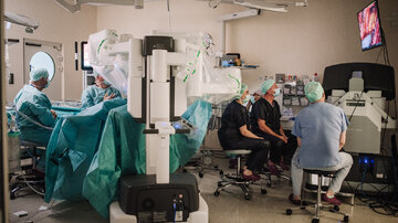 Szpital na&nbsp;Klinach, operacja z&nbsp;robotem da Vinci