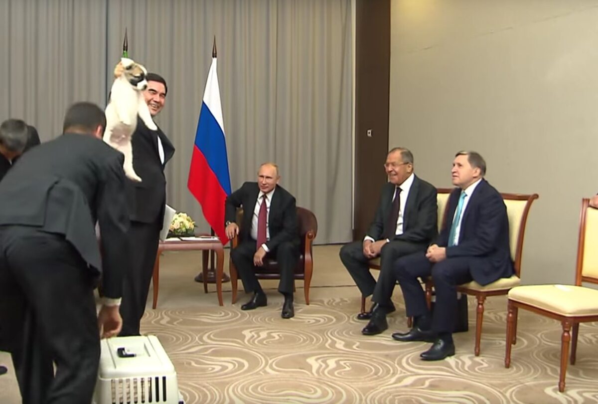 Nietypowy prezent dla Putina od prezydenta Turkmenistanu 