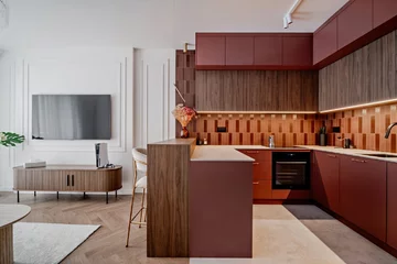 Mieszkanie z elementami w kolorze bordo, projekt Deer Design 