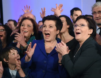 Miniatura: Polityczna seksmisja. Na eksponowanych...