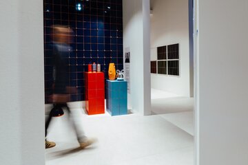 Stoisko Grupa Tubądzin na Salone del Mobile 2026 – immersyjna przestrzeń inspirowana pracownią artysty redefiniuje rolę ceramiki w architekturze 