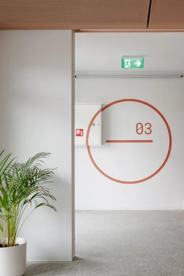 Dawny hotel robotniczy w Koszycach odzyskał modernistyczną godność, projekt  Atrium Architekti 