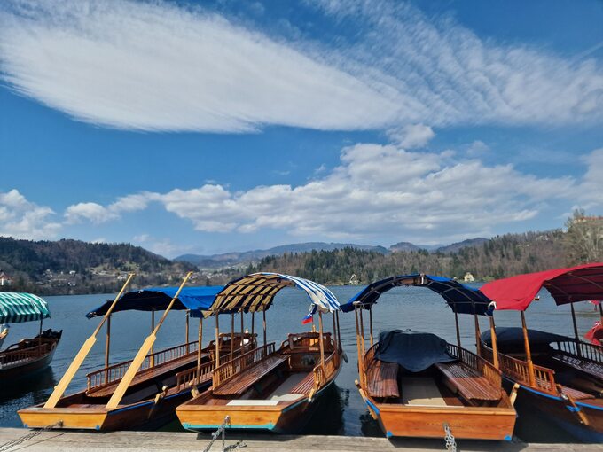 Tradycyjne łodzie w Bledzie