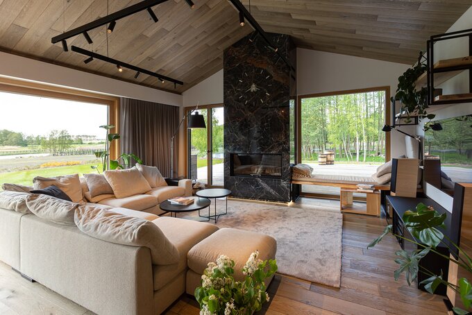 Salon pełen światła i przestrzeni – tu relaks staje się codziennością