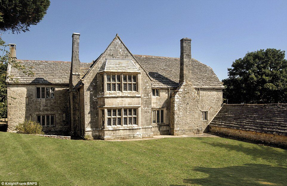 Najstarszy dom w Wielkiej Brytanii Najstarszy dom w Wielkiej Brytanii wystawiony na sprzedaż za 1,5 mln funtów