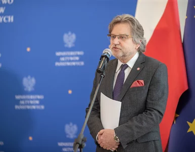 Miniatura: Politycy powinni być zaszczepieni w...