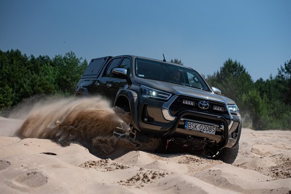 Miniatura: Toyota Hilux Arctic Trucks