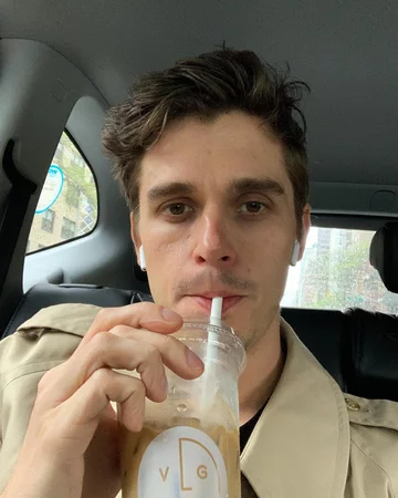 Antoni Porowski 