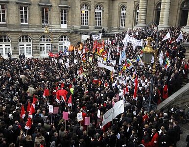 Miniatura: Tłumy prawników przeciw Sarkozy'emu