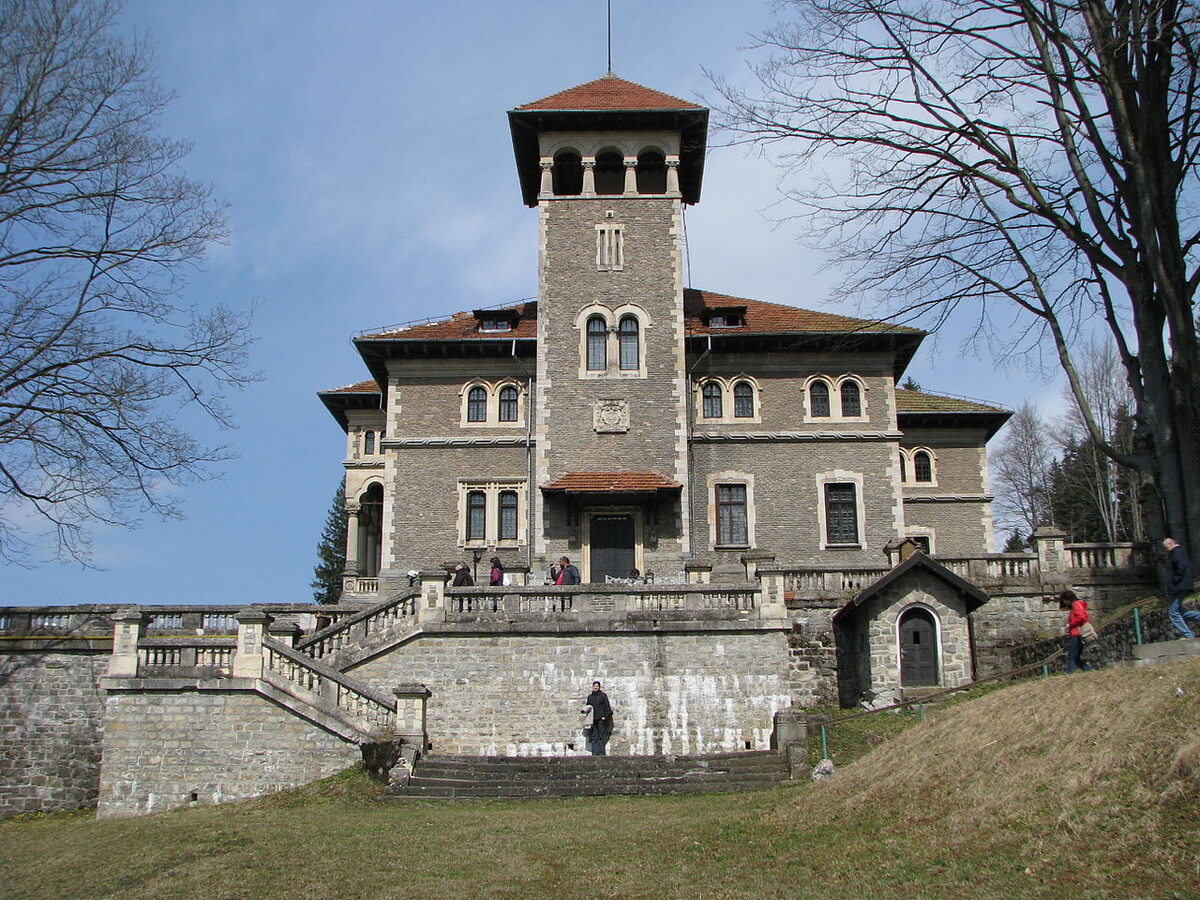 Zamek Cantacuzino w Rumunii – tu kręcono Wednesday Zamek, Wednesday