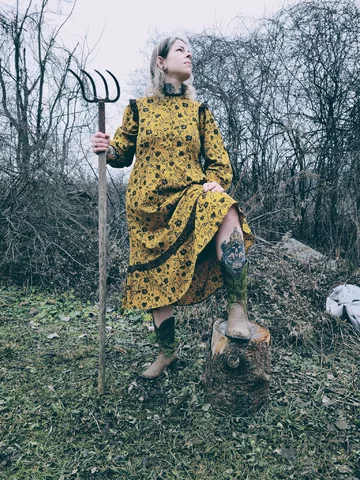 Zdjęcie w pandemicznej sukience na potrzeby #TargetDressChallenge 