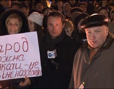 Miniatura: 10 tys. osób na Placu Michajłowskim w Kijowie
