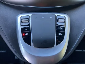 Mercedes EQV 300 