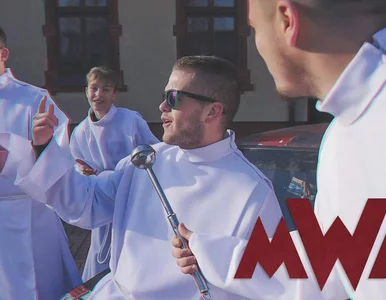 Miniatura: Ministranci przerobili utwór Ronniego...